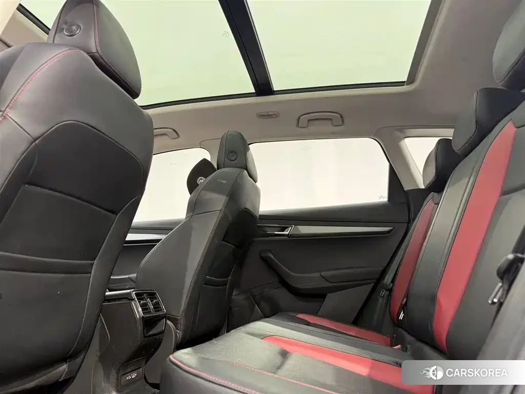 Skoda Karoq 2023 Белый из Китая, фото 6