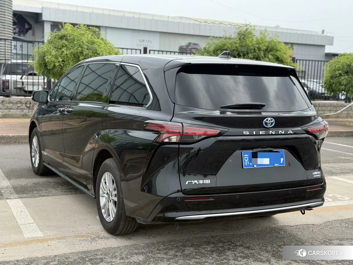 Toyota Sienna 2021 Черный из Китая, фото 2
