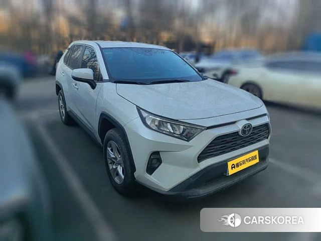 Toyota RAV4 2023 Белый из Китая, фото 2