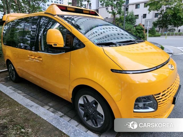 Hyundai Staria 2022 Желтый из Кореи, фото 6