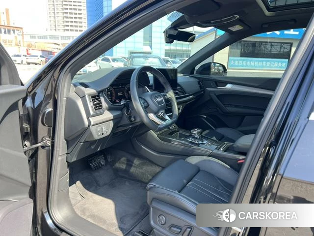 Audi Q5L 2021 Черный из Китая, фото 2