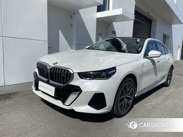 BMW i5 2025 Белый из Китая, фото 2