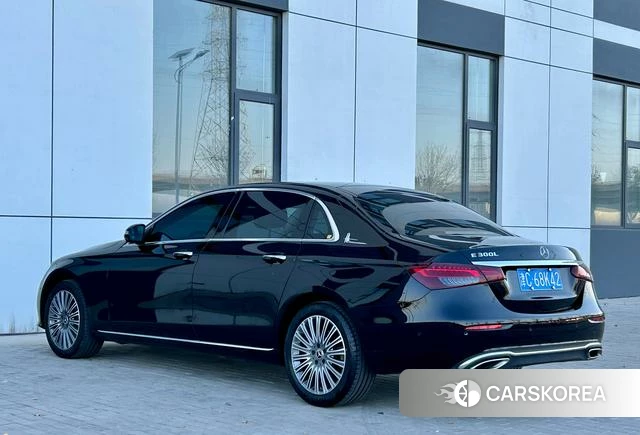 Mercedes-Benz E-Class 2023 Черный из Китая, фото 2