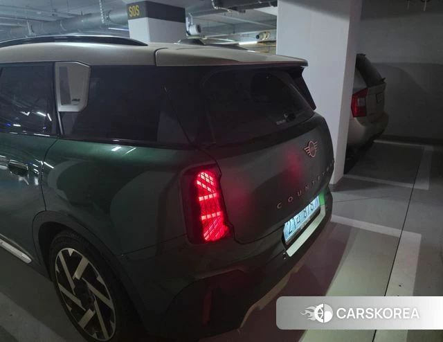 Mini Cooper Countryman Electric 3rd Generation 2025 Темно-зеленый из Кореи, фото 2
