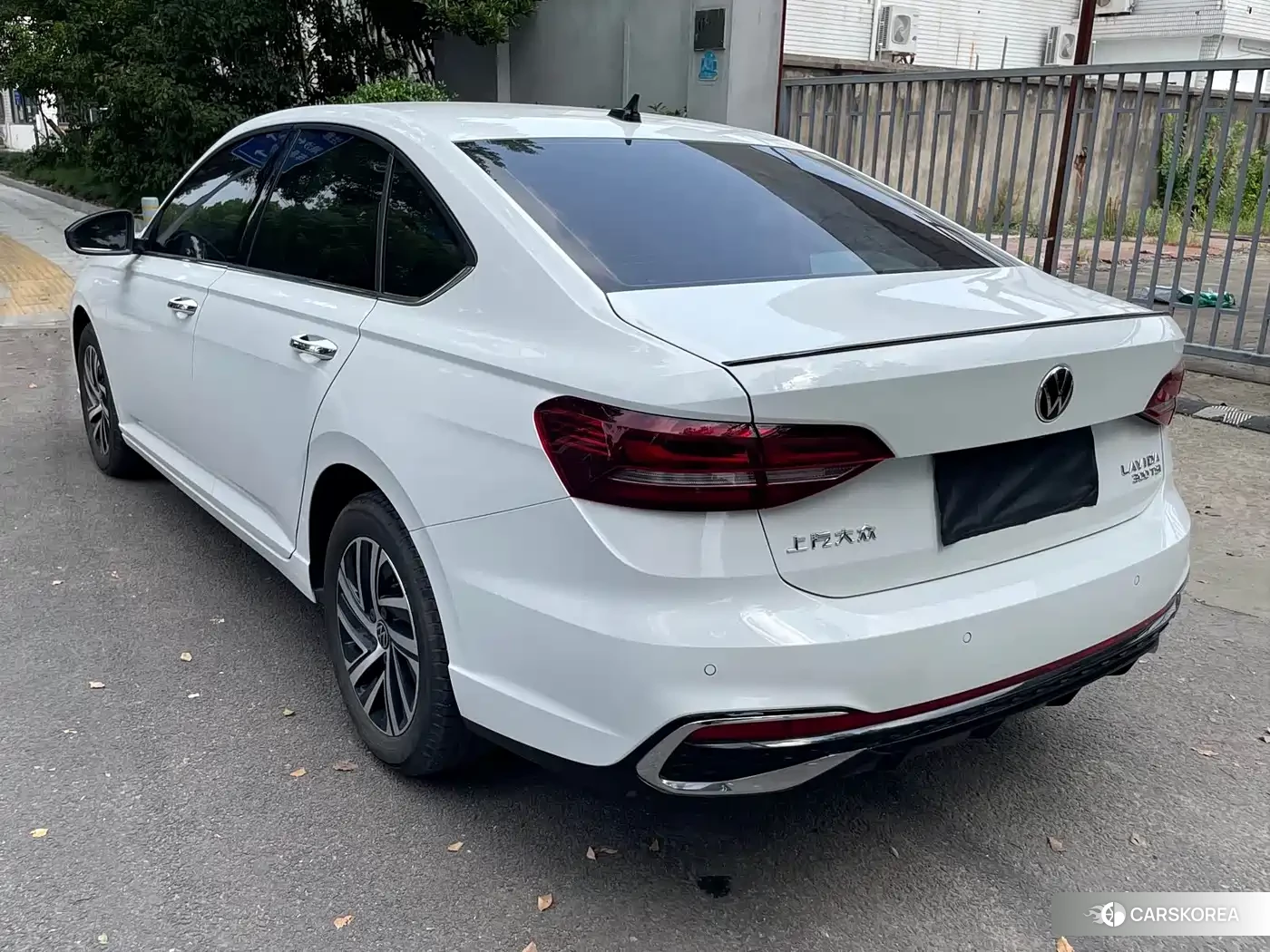 Volkswagen Lavida 2024 Белый из Китая, фото 3