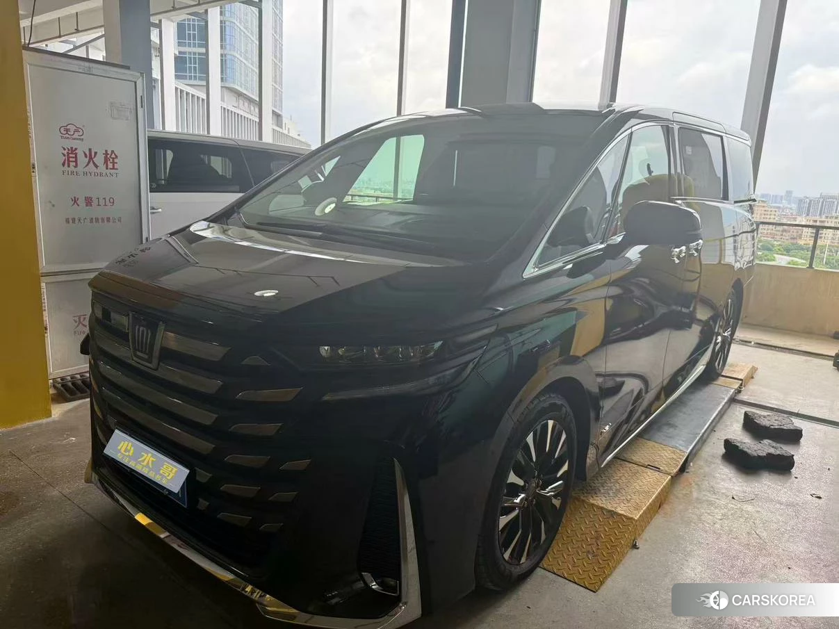 Toyota Vellfire 2023 Черный из Китая, фото 4