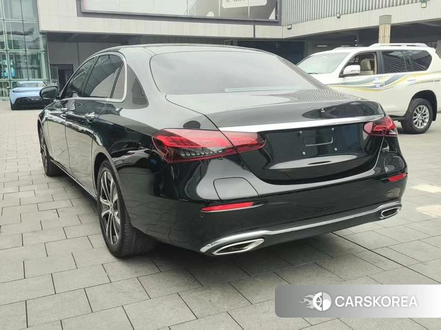 Mercedes-Benz E-Class 2023 Черный из Китая, фото 2