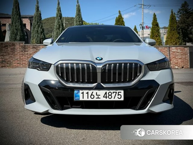 BMW 5 Series (G60) 2026 Коричневый из Кореи, фото 2