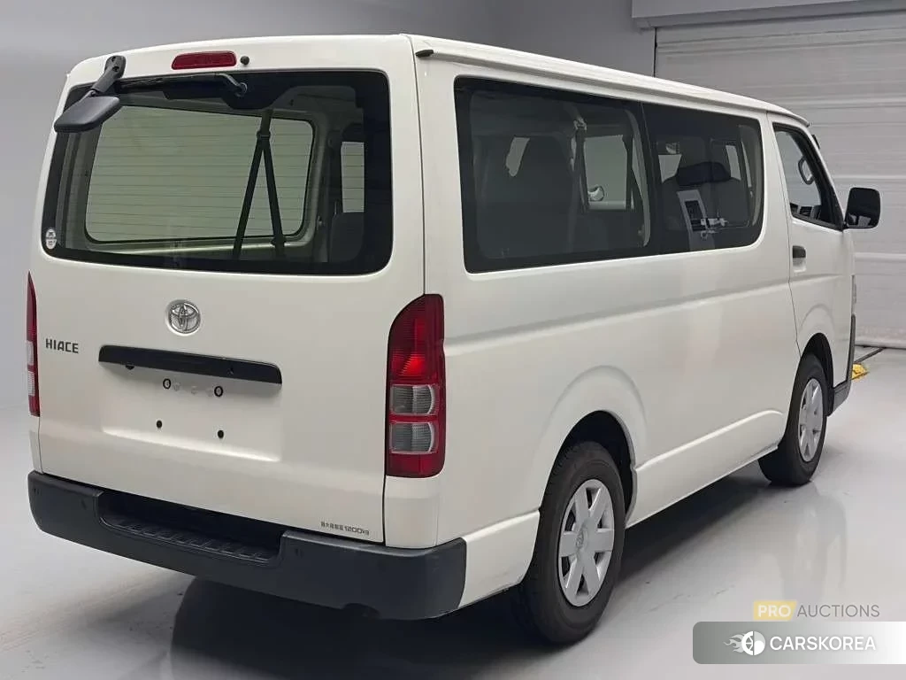 Toyota HiAce Van 2023 из Японии, фото 2