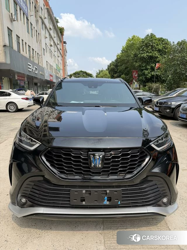 Toyota Crown 2022 Черный из Китая, фото 2