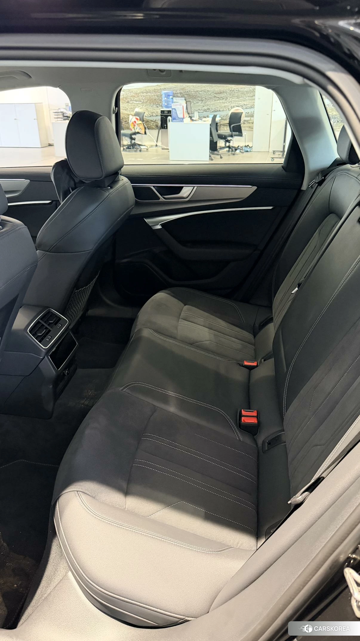 Audi A6 2023 Черный из Китая, фото 5