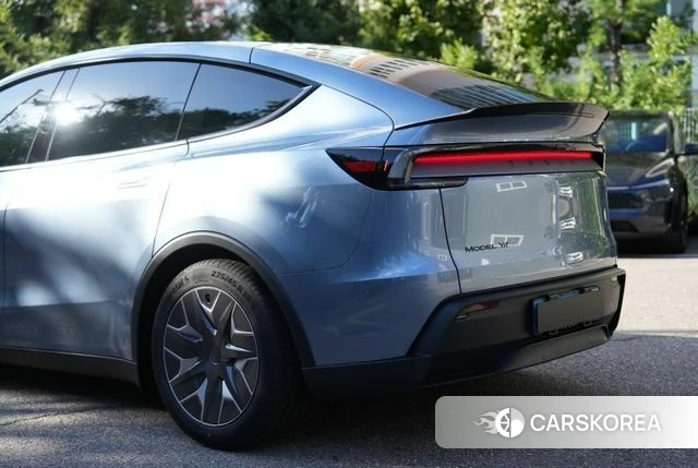 Tesla Model Y 2026 Светло-серебряный цвет из Кореи, фото 2