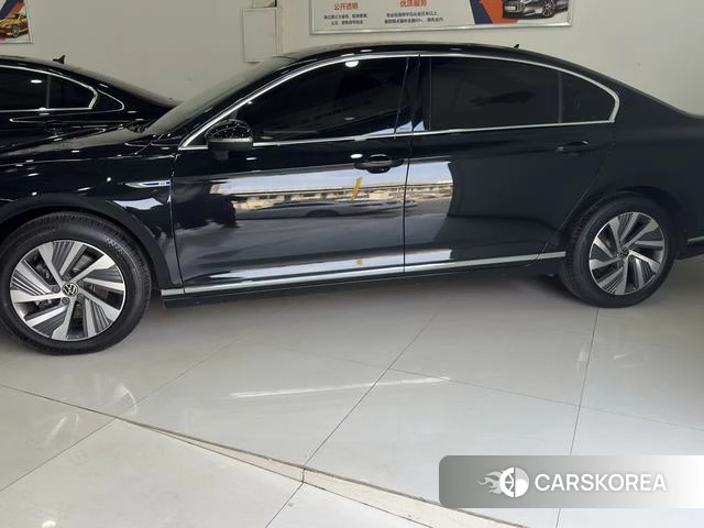 Volkswagen Magotan 2024 Черный из Китая, фото 2