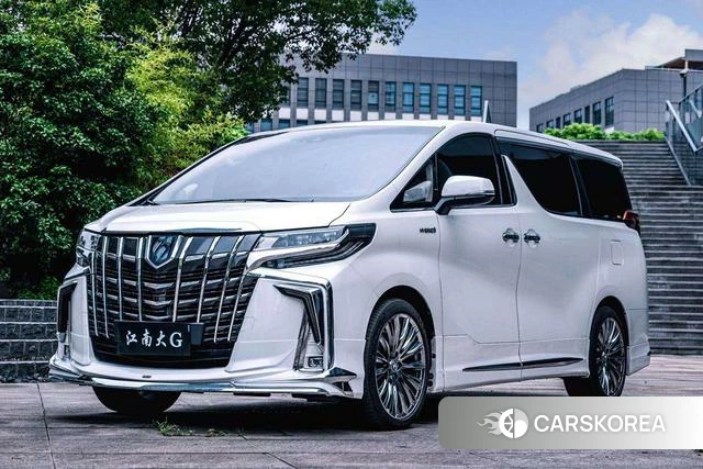 Toyota Alphard 2022 Белый из Китая, фото 2