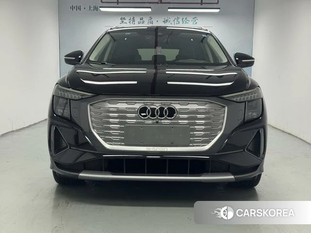 Audi Q5L 2023 Черный из Китая, фото 2