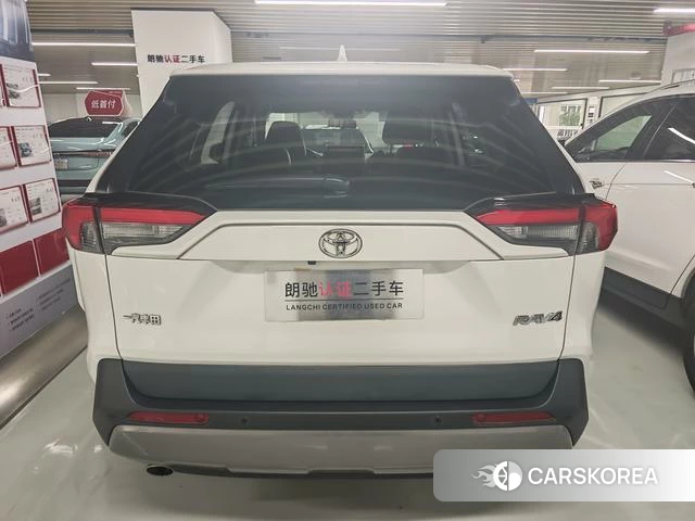Toyota RAV4 2021 Белый из Китая, фото 2