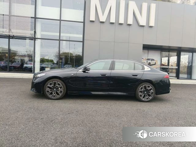 BMW 5 series 2025 Черный из Китая, фото 4