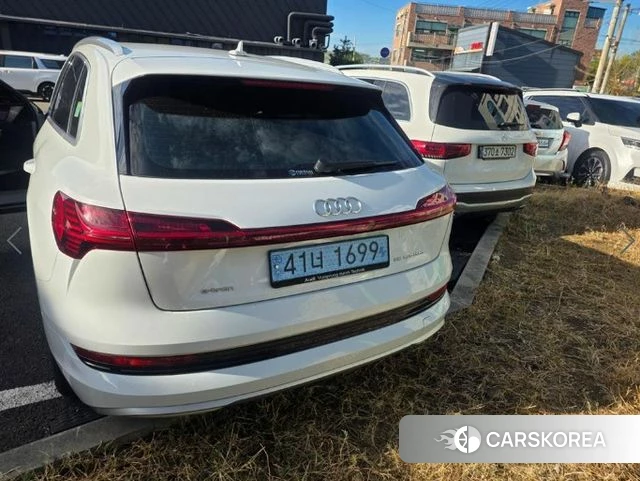Audi e-Tron 2020 Белый из Кореи, фото 6