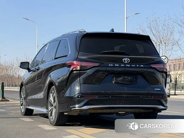 Toyota Granvia 2024 Черный из Китая, фото 2
