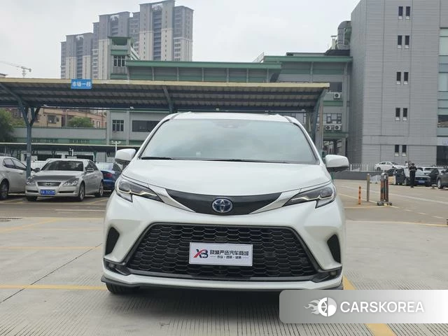 Toyota Granvia 2024 Белый из Китая, фото 2