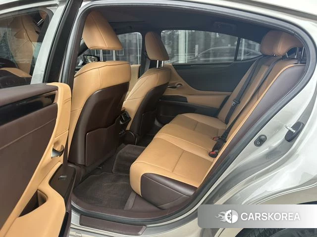 Lexus ES 2021 Серебристо-серый из Китая, фото 4