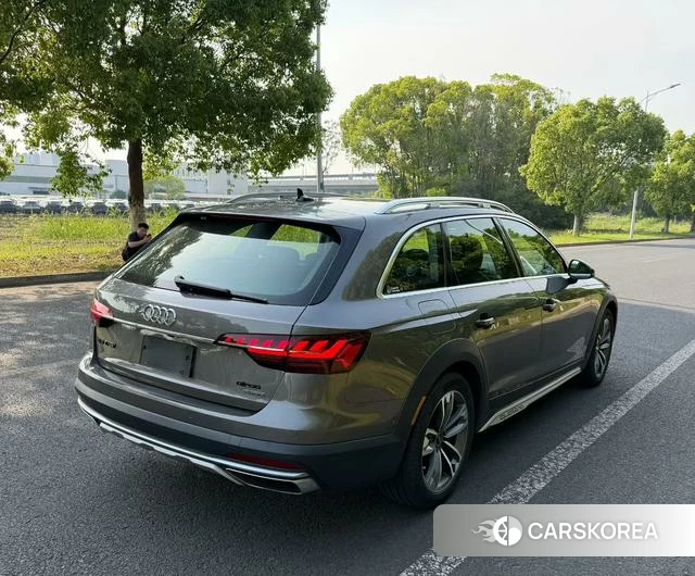 Audi A4L 2021 Темно-серый из Китая, фото 2