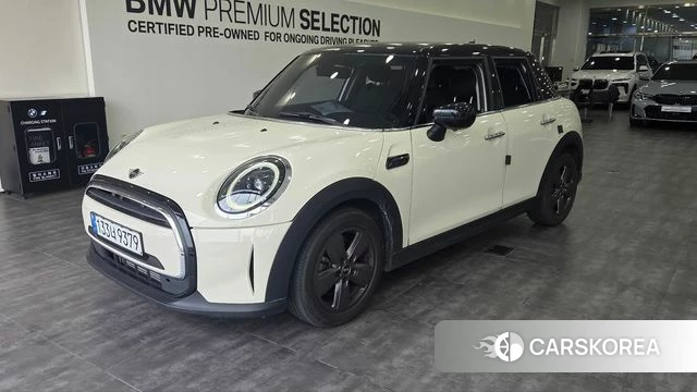 Mini Cooper 2022 Жемчужный цвет из Кореи, фото 2