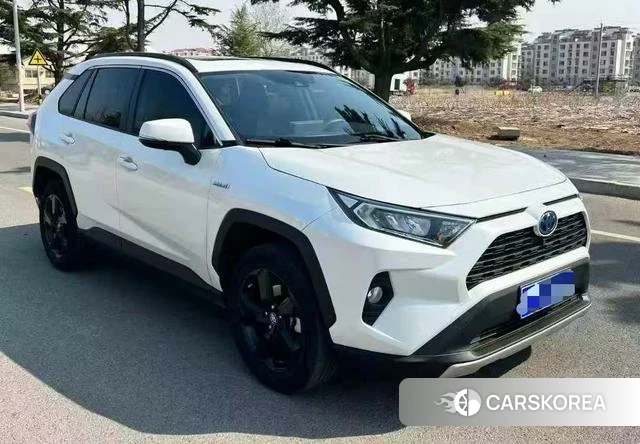 Toyota RAV4 2022 Белый из Китая, фото 2