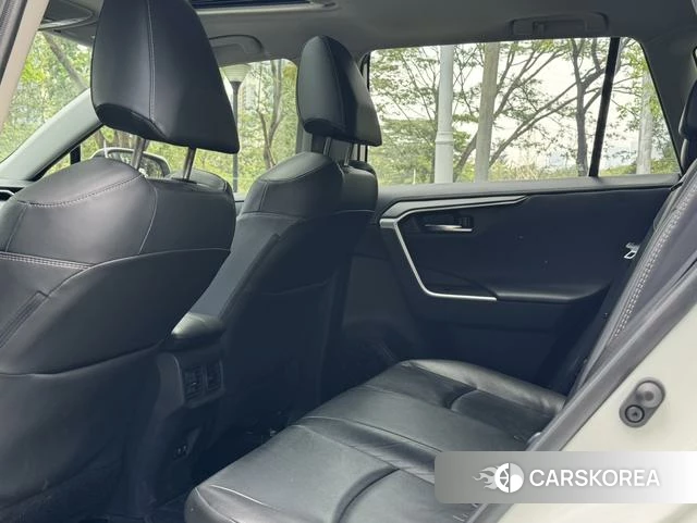 Toyota RAV4 2021 Белый из Китая, фото 5