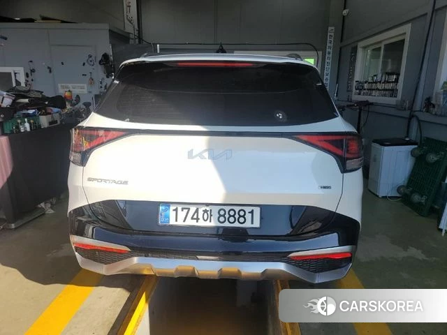 Kia Sportage 5th Generation Hybrid 2023 Белый из Кореи, фото 2