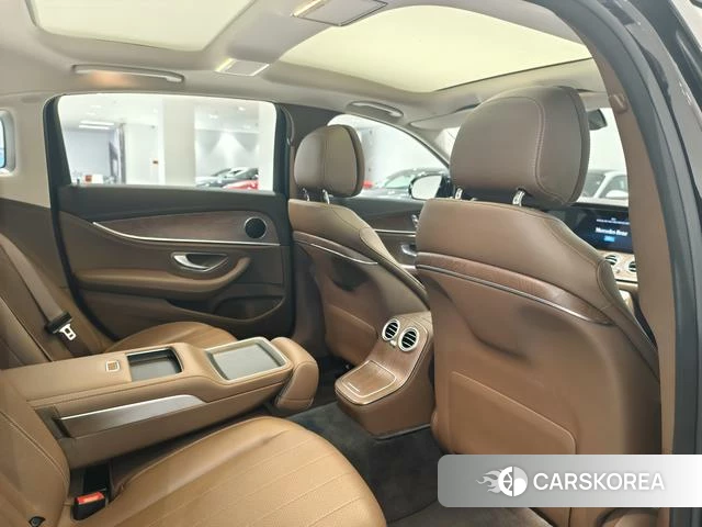 Mercedes-Benz E-Class 2023 Черный из Китая, фото 4