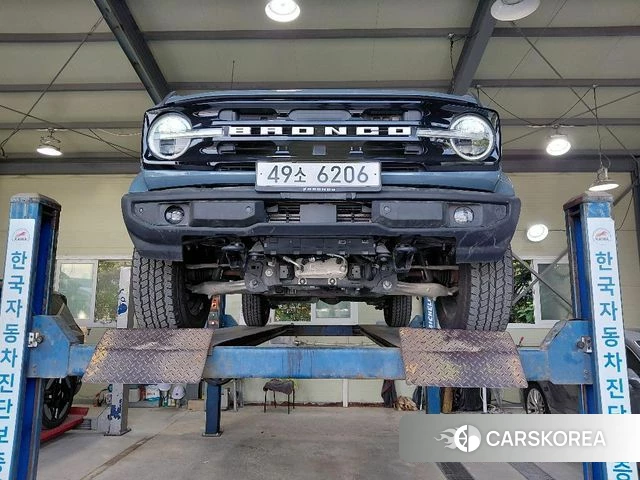 Ford Bronco 6th Generation 2023 Серый из Кореи, фото 2