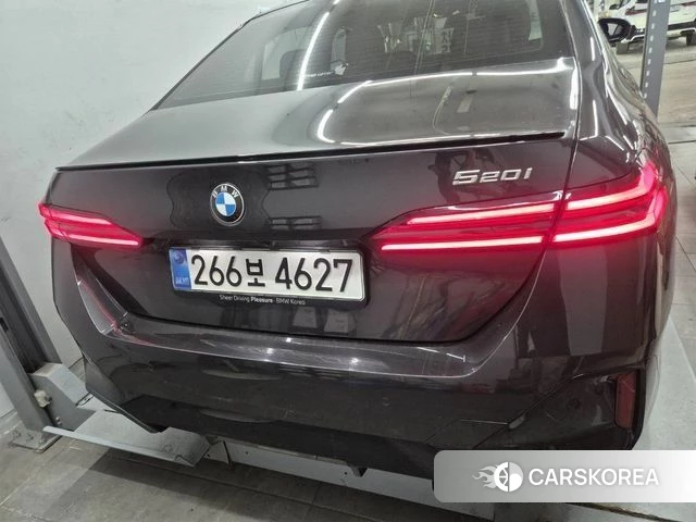 BMW 5 Series (G60) 2025 Серый из Кореи, фото 2
