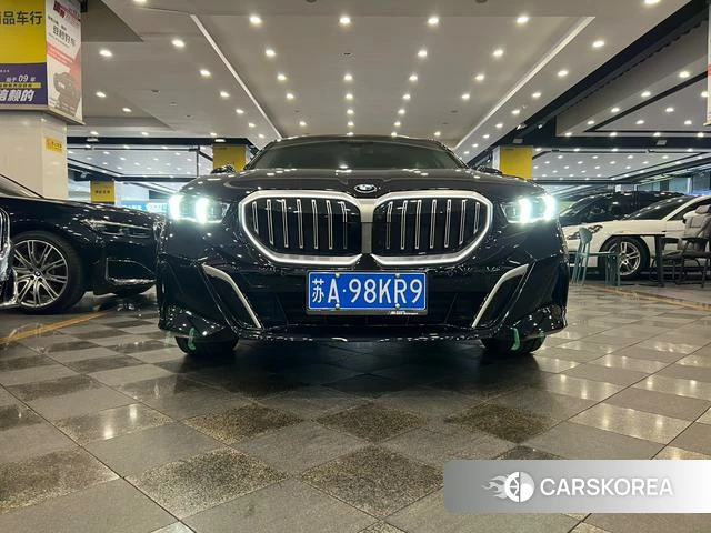 BMW 5 series 2025 Черный из Китая, фото 2
