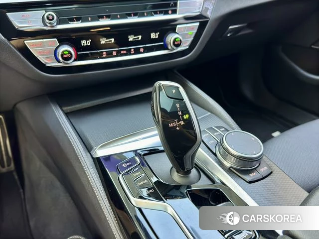 BMW 5 series 2021 Темно-серый из Китая, фото 6