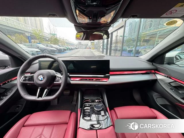 BMW 5 series 2025 Серебристо-серый из Китая, фото 6