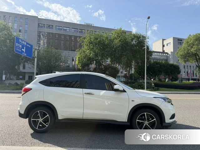 Honda Vezel 2021 Белый из Китая, фото 3