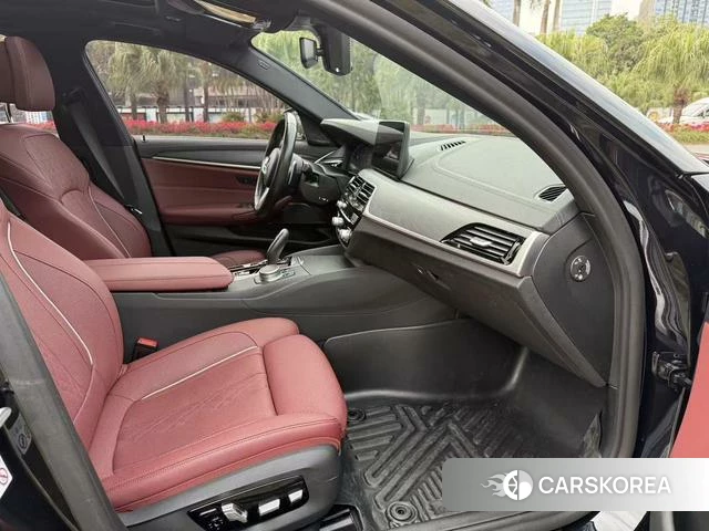 BMW 5 series 2022 Черный из Китая, фото 2