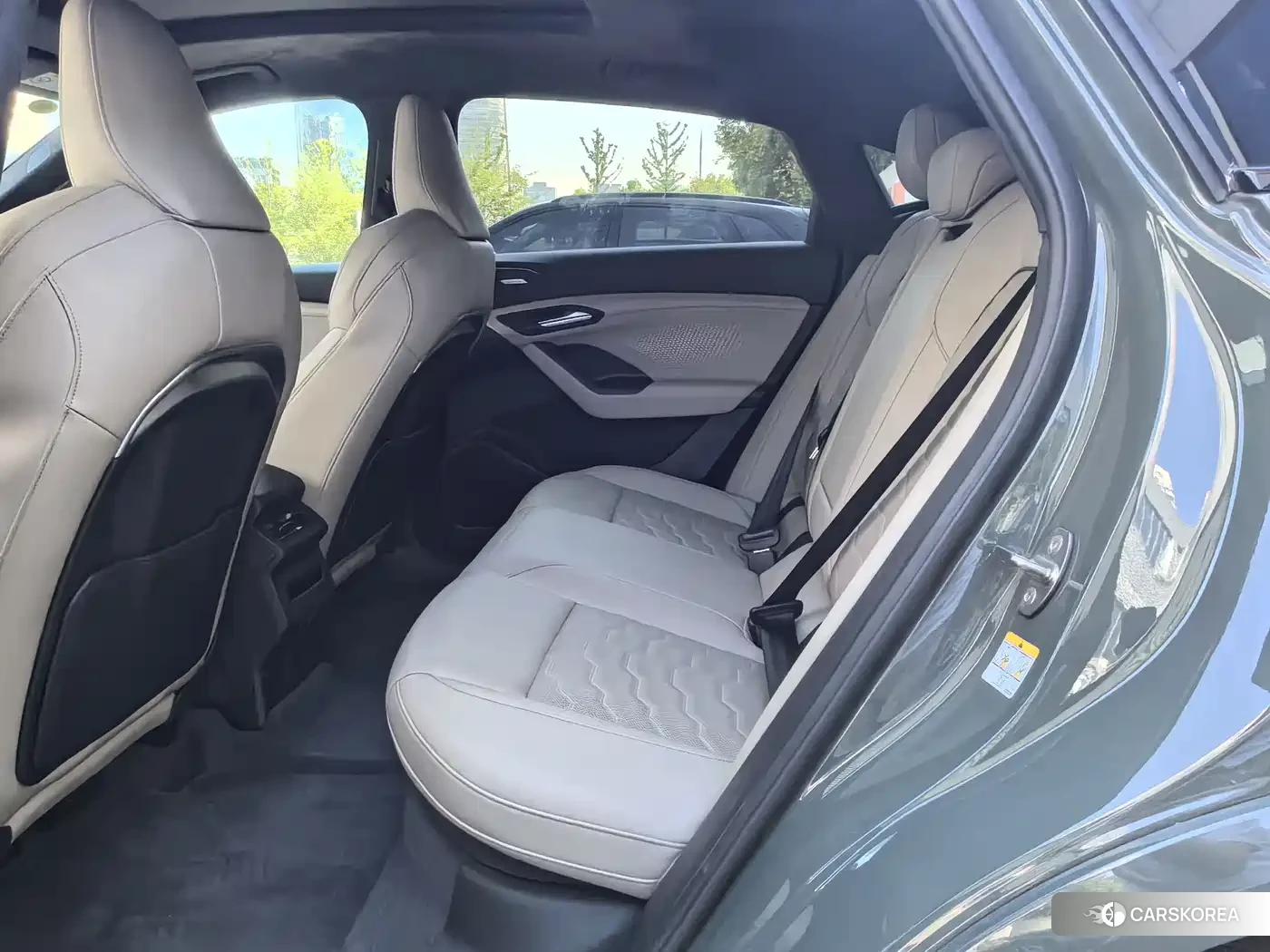Audi Q6L Sportback 2025 Зеленый из Китая, фото 3
