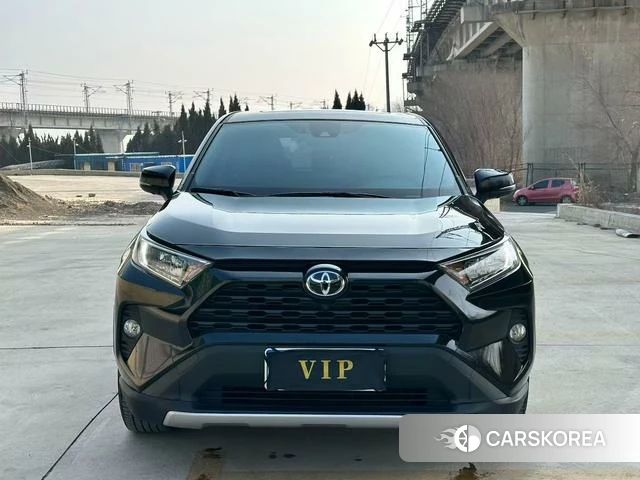 Toyota RAV4 2022 Черный из Китая, фото 2