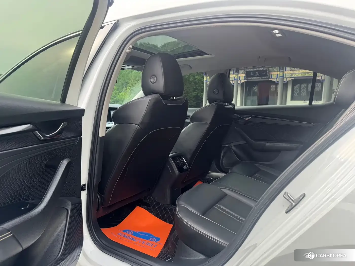 Skoda Octavia 2023 Белый из Китая, фото 5