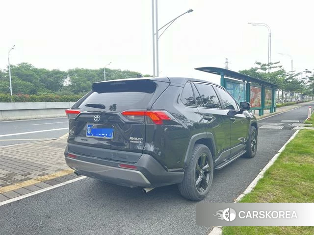 Toyota RAV4 2023 Черный из Китая, фото 2