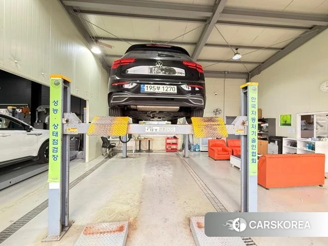 Volkswagen Golf 8th Generation 2022 Черный из Кореи, фото 2