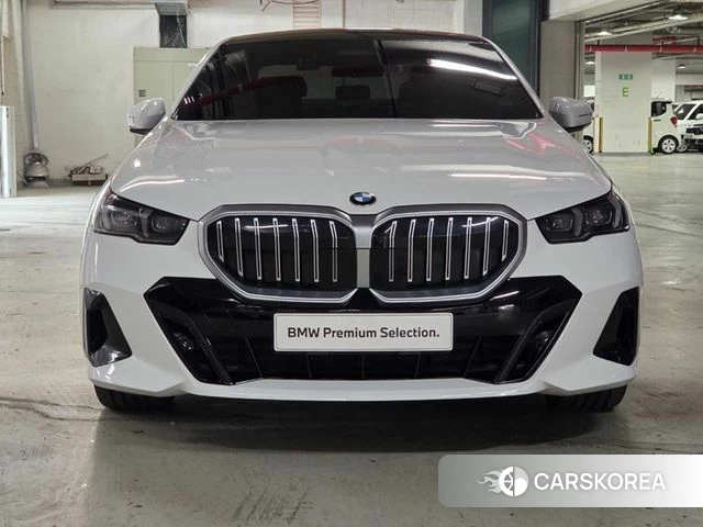 BMW 5 Series (G60) 2025 Белый из Кореи, фото 2