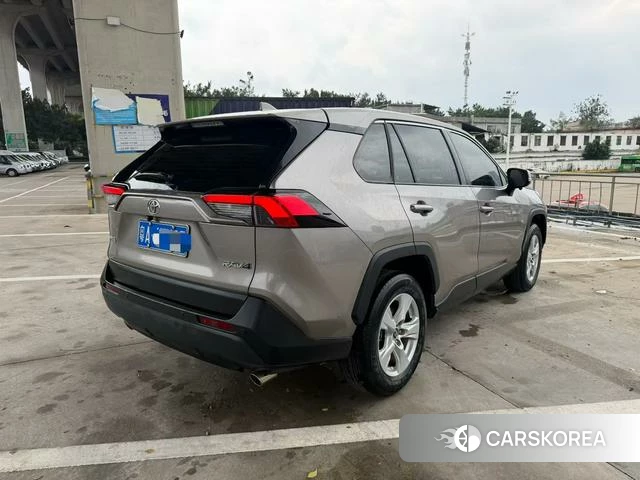 Toyota RAV4 2022 Шампань из Китая, фото 2