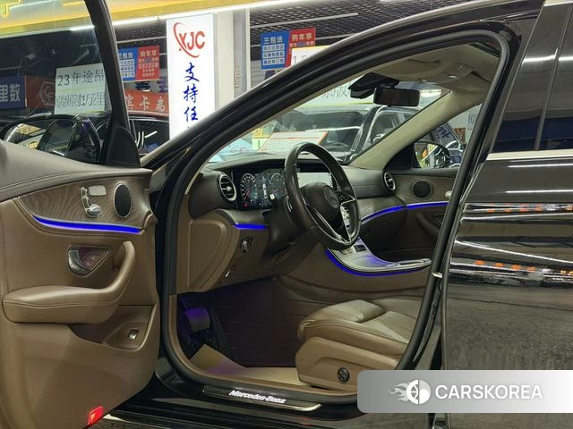 Mercedes-Benz E-Class 2021 Черный из Китая, фото 3