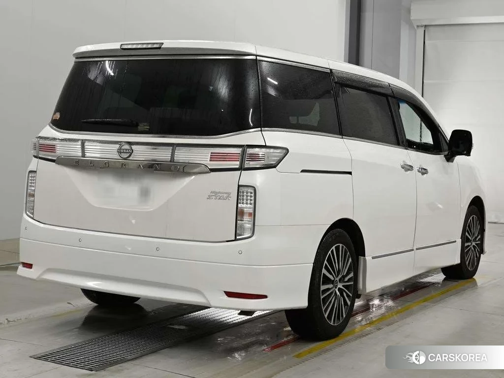 Nissan Elgrand 2023 из Японии, фото 2