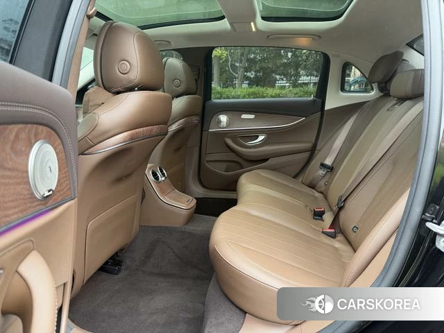 Mercedes-Benz E-Class 2022 Черный из Китая, фото 2