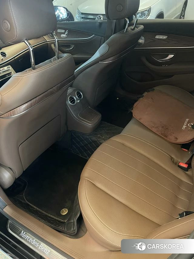 Mercedes-Benz E-Class 2023 Черный из Китая, фото 2