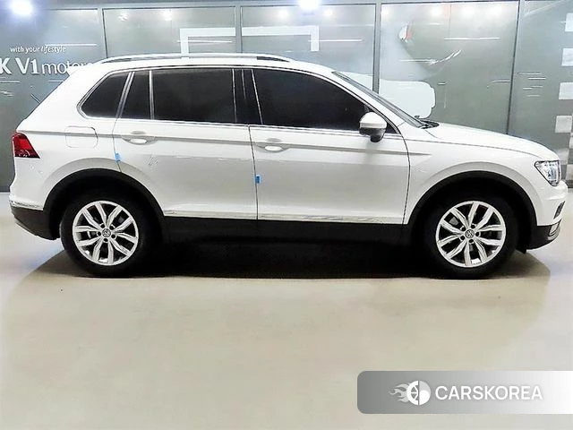 Volkswagen Tiguan second Generation 2020 Белый из Кореи, фото 2